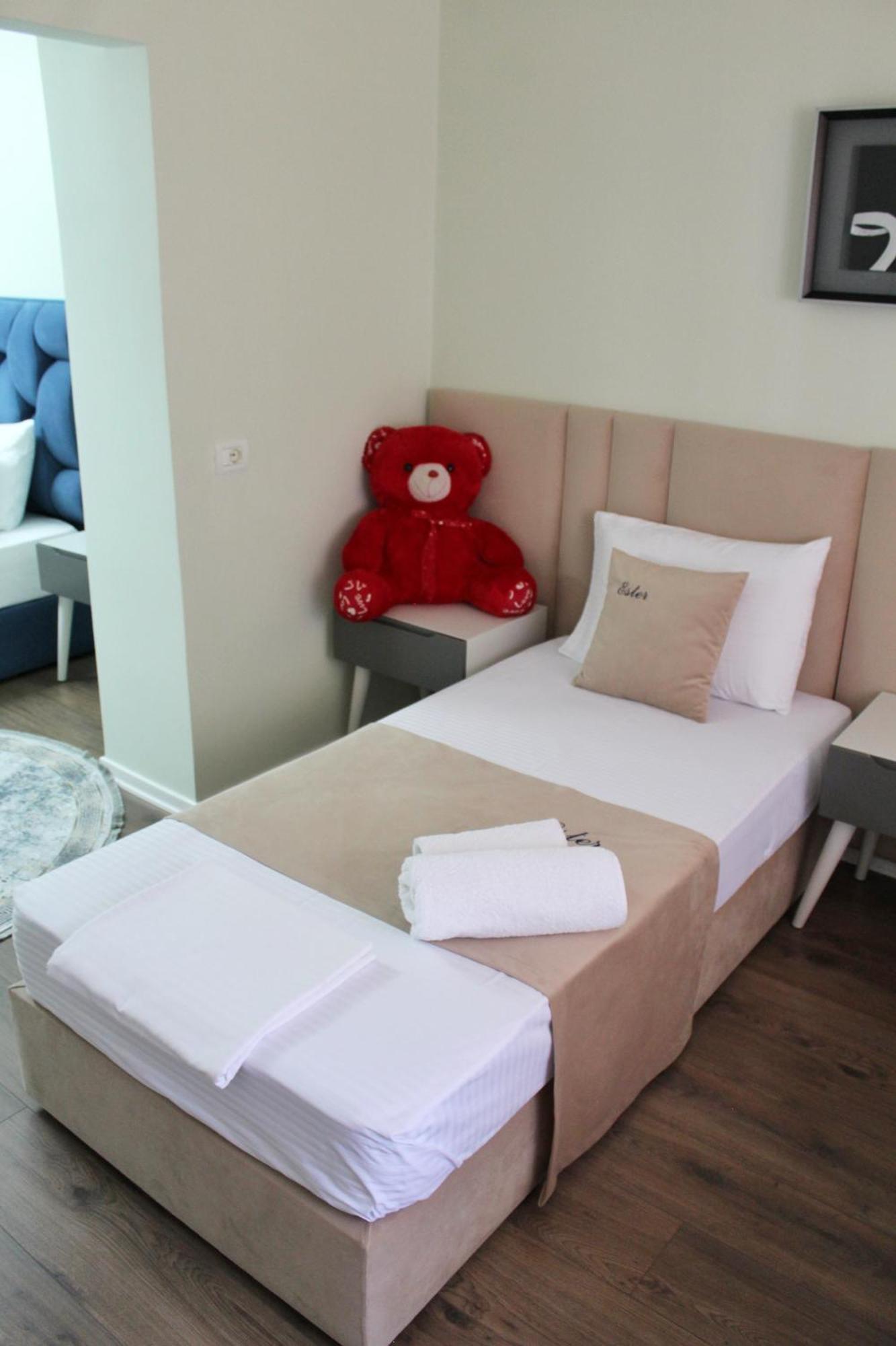 Apartament Essy's *